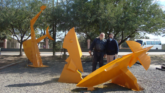 ALTAR A LA AMISTAD, hierro, 100 x 100 x 350 cm., (con Oscar Stáffora), emplazada en Resistencia, 2010.