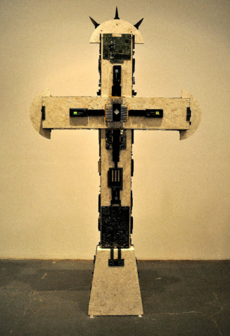 LA GRAN CRUZADA, materiales varios, 250 cm. de altura, 2010.