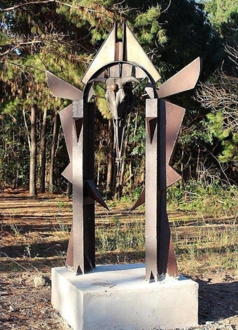 PORTAL DE LA EQUIDAD, hierro, 300 cm. de altura, 2013.