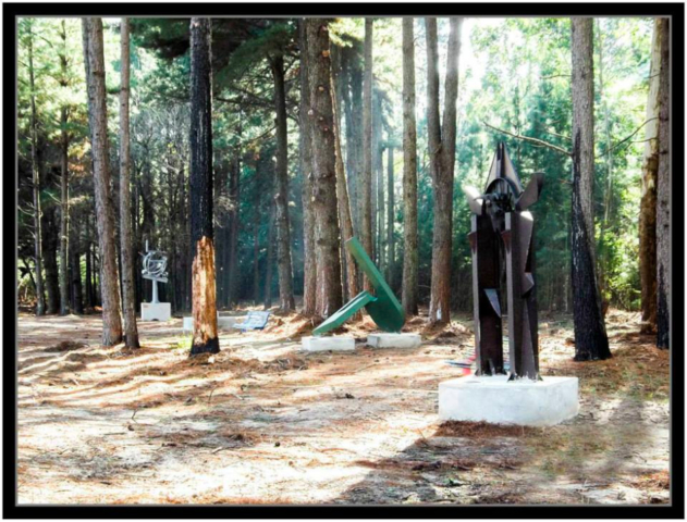 PORTAL DE LA EQUIDAD, hierro, 300 cm. de altura, 2013, emplazada en el Parque Antonie de Saint-Exuperi.